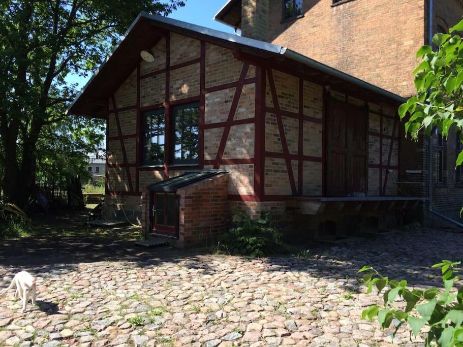 Romantisches Studio Am Waldesrand Mit Gartensauna Schwarz Exterior photo