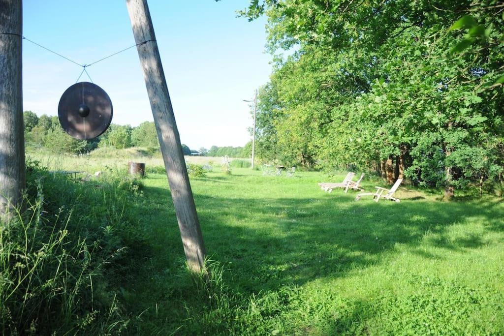 Romantisches Studio Am Waldesrand Mit Gartensauna Schwarz Exterior photo