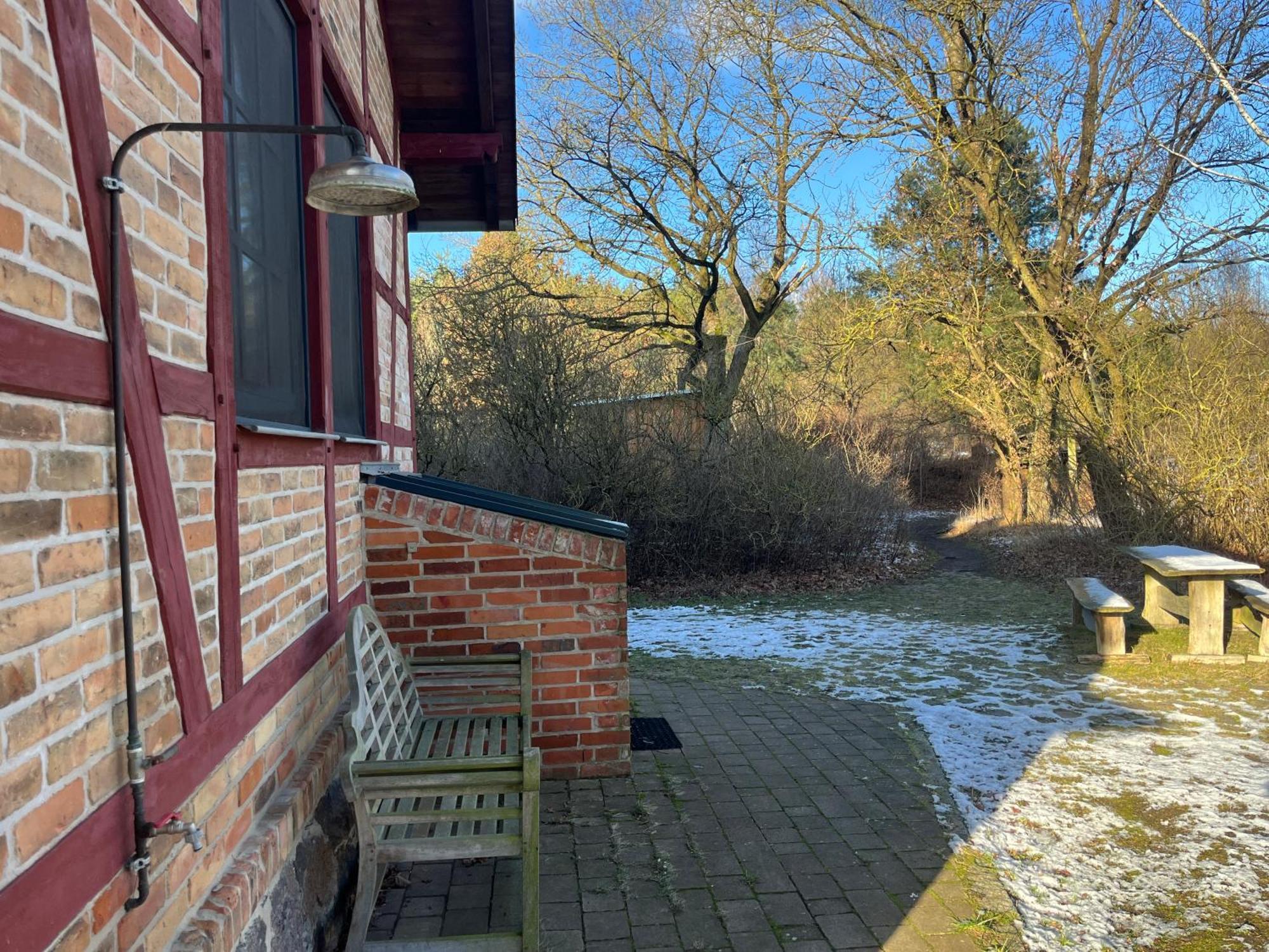 Romantisches Studio Am Waldesrand Mit Gartensauna Schwarz Exterior photo